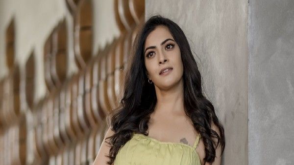 కర్తవ్యం విజయశాంతిని గుర్తుచేస్తున్న వరలక్ష్మీ