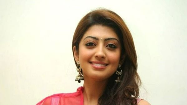 డెలివరీ తర్వాత ప్రణిత హాట్ షో: హద్దు దాటేసి మరీ అందాలను చూపిస్తూ!