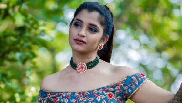 జాకెట్ లేకుండా యాంకర్ శ్యామల: తొలిసారి ఇలా తెగించి మరీ హాట్ షో