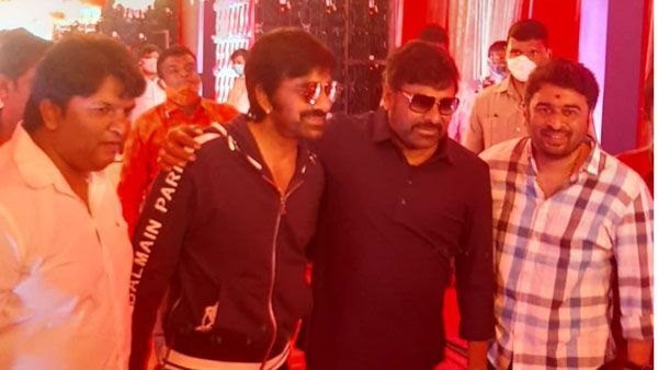 Waltair Veerayya: చిరు, రవితేజ ఫ్యాన్స్ కు క్రేజీ న్యూస్.. మెగా మాస్ ట్రీట్ తో పూనకాలే!