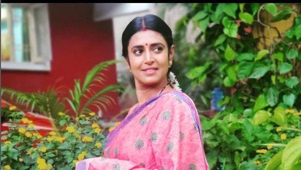 నయనతారకు ట్విన్స్.. సరోగసి నేరమన్న సీనియర్ హీరోయిన్, చిరు అంటే ఇష్టం లేదట