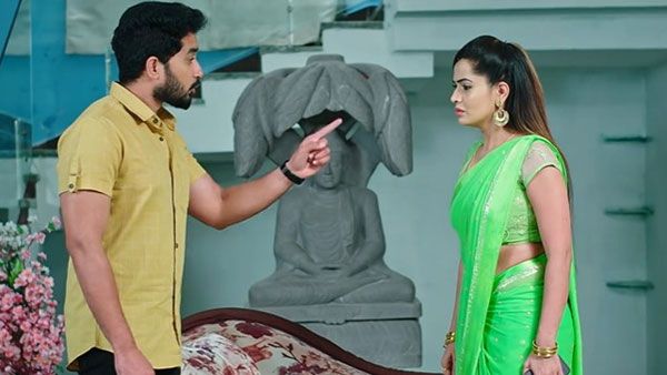 Karthika Deepam అతడితో అఫైర్ లేదా? వాడిని నరికేస్తా.. మోనితపై కార్తీక్ సీరియస్