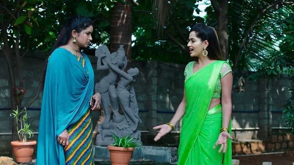 Karthika Deepam దీప నిద్రిస్తుండగా.. ఇంటికి నిప్పు పెట్టించిన మోనిత