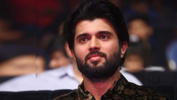 ఆ ఇద్దరు నిర్మాతలే.. నా కెరీర్‌ను నిలబెట్టారు.. విజయ్ దేవరకొండ ఎమోషనల్