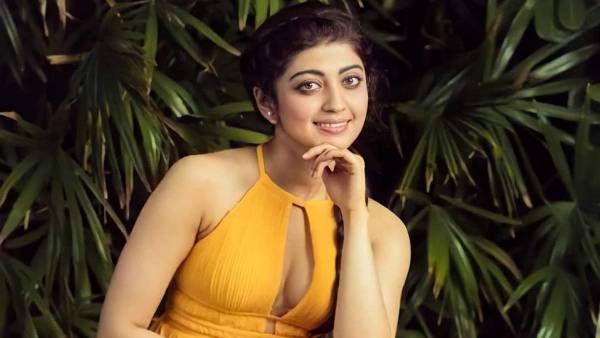 షర్ట్ విప్పేసి అరాచకంగా ప్రణిత: ఆమె ఓ బిడ్డకు తల్లంటే నమ్ముతారా!