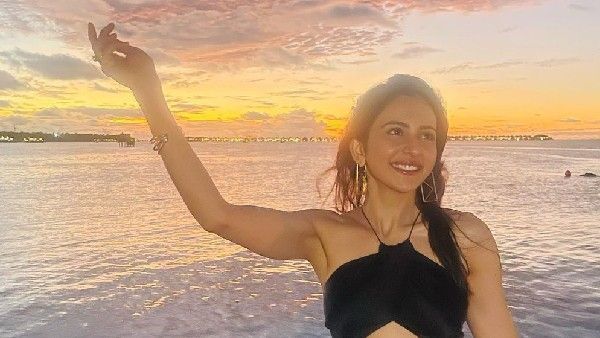 Rakul Preet Singh: మాల్దీవుల్లో రకుల్ అందాల రచ్చ.. బికినీలో హాట్ గా కూల్ బ్యూటి