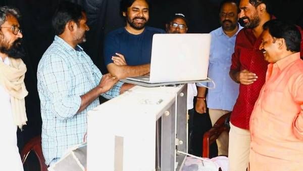 Pawan Kalyan: 900 మందితో జోరుగా హరిహర వీరమల్లు షూటింగ్.. మామూలుగా ఉండదట!
