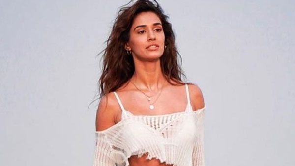 Disha Patani: బాత్రూమ్ లో టాప్ తీసేసి.. సన్నని బికినీలో షాక్ ఇచ్చిన హీరోయిన్!