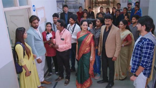 Guppedantha Manasu: మీడియాకు దొరికిన రిషిధార.. సూపర్బ్ గా మహేంద్ర ఎంట్రీ