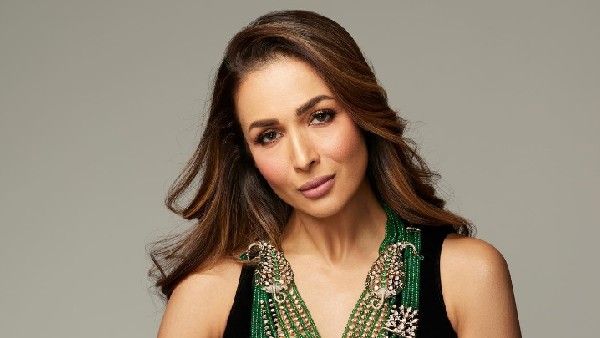 నెట్ డ్రెస్‌లో గబ్బర్ సింగ్ బ్యూటీ: ఈ ఏజ్‌లోనూ మరీ ఇంత ఘోరంగానా!