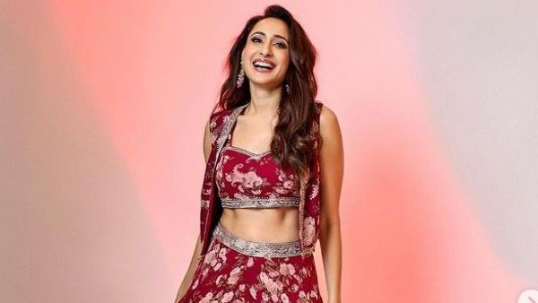 అఖండ హీరోయిన్ ఓవర్ డోస్ హాట్ షో: బుల్లి డ్రెస్‌లో యమా ఘాటుగా!