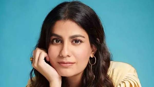 Shreya Dhanwanthary: హద్దులు దాటేసిన తెలుగు నటి.. నగ్నంగా చేతులు అడ్డుపెట్టుకుని..