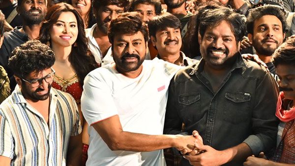 వాల్తేరు వీరయ్య సెట్స్ లో మెహర్ రమేష్ బర్త్ డే సెలబ్రేషన్స్.. ఫొటోస్ వైరల్