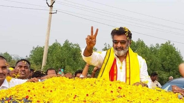 పాలిటిక్స్ లోకి మాస్ లుక్ తో తారకరత్న ఎంట్రీ.. జూనియర్ ఎన్టీఆర్ పై సంచలన కామెంట్!