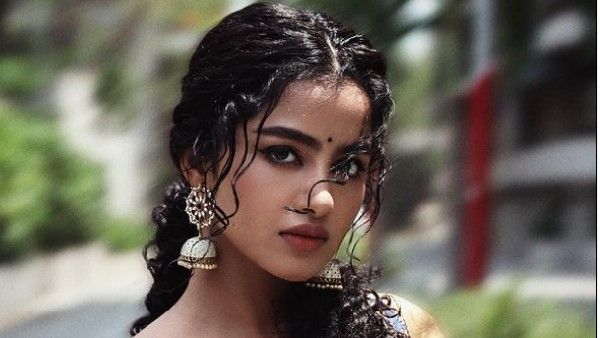 కొలతలు చూపిస్తూ కవ్విస్తోన్న అనుపమ: హాట్ షోకు మించిన ట్రీట్‌తో అరాచకం