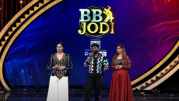 Inaya Sultana: పాపం ఇనయా సుల్తానా.. స్టేజీపై పరువు గోవిందా.. శ్రీముఖి అన్న మాటతో అలా!