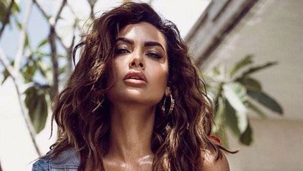 మరోసారి బట్టలు లేకుండా రామ్ చరణ్ బ్యూటి: అలా ఉన్నానా అంటూ దారుణంగా!