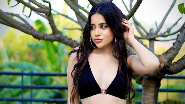 Urfi Javed: బట్టలు లేకుండా వాటితో అందాలను దాచేసిన నటి.. కెమెరామెన్ అదృష్టవంతుడు అంటూ..