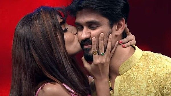 Bigg Boss: అతడికి ముద్దు పెట్టిన వాసంతి.. సంచలనంగా మారిన వీడియో.. ప్రేమలో బిగ్ బాస్ కొత్త జంట!