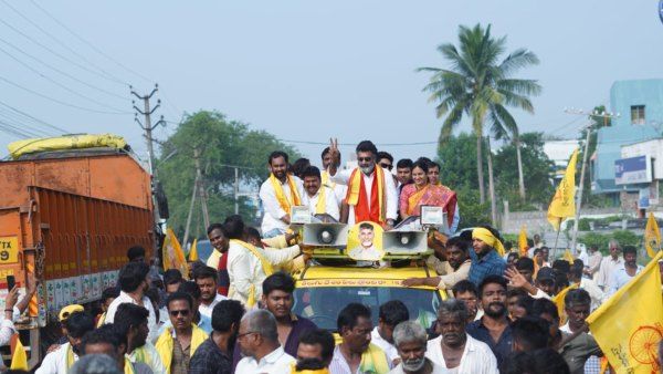 సీనియర్ ఎన్టీఆర్ కాంస్య విగ్రహం ఆవిష్కరణ.. అంతా బాలయ్యే అంటూ తారకరత్న కామెంట్స్