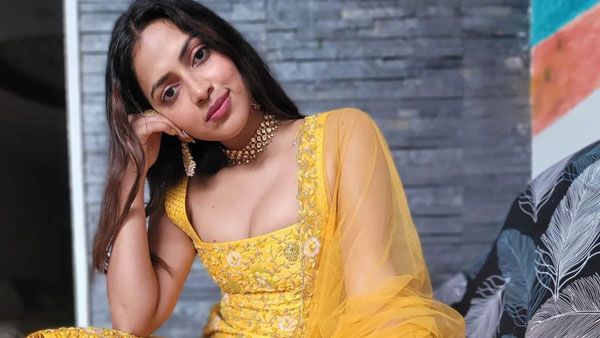 బికినీలో ఘోరంగా అమలా పాల్: మెంటలెక్కించే ఫోజుతో హాట్ షో