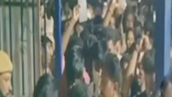 Chiranjeevi Waltair Veerayya విజయోత్సవంలో అపశ్రుతి.. ఫ్యాన్స్ మధ్య తొక్కిసలాట.. చిన్నారులకు గాయాలు!