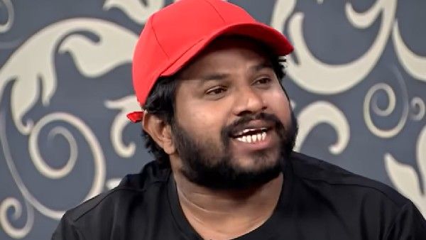 హీరోయిన్ బ్యాక్‌పై కొట్టిన హైపర్ ఆది: దెబ్బ తగిలిన చోటే ముద్దు.. చెప్ప రాని చోట కూడా!