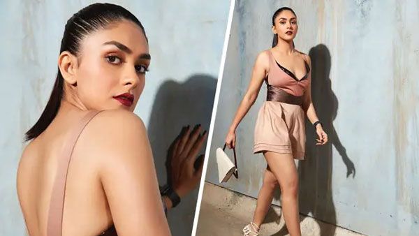 సీతా రామం హీరోయిన్ అందాల విందు: క్లీవేజ్ షోతో టెంప్ట్ చేస్తోన్న బ్యూటీ