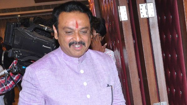 ఫుల్లుగా తాగేసి.. బట్టలు లేకుండా డ్యాన్స్.. మూడో భార్యపై నరేష్ సంచలన వ్యాఖ్యలు!