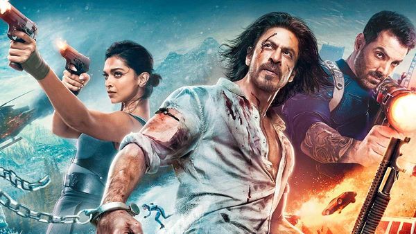 Pathaan: హద్దు దాటిన షారుక్ ఫ్యాన్స్ అభిమానం.. థియేటర్‌లో బాంబుల మోత.. భయానక సన్నివేశం!