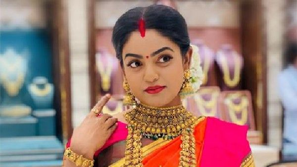 Telugu Tv Actress ఒక్కరోజు రెమ్యునరేషన్ ఎంతో తెలుసా.. వంటలక్కకు పోటీగా సీనియర్ నటి!