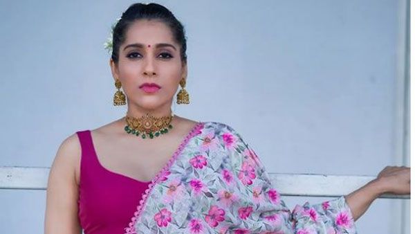 యాంకర్ రష్మీపై యాసిడ్ దాడి: చేతబడి ప్రయోగం కూడా.. సంచలనంగా మారిన స్క్రీన్‌షాట్స్