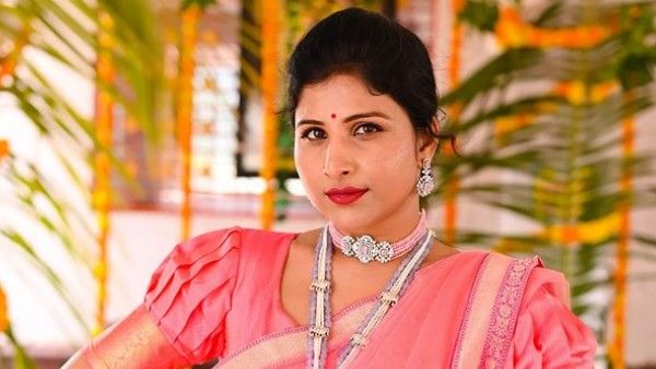 Singer Mangli: బళ్లారిలో మంగ్లీ కారుపై రాళ్ల దాడి.. అసలు విషయం చెప్పిన సింగర్!