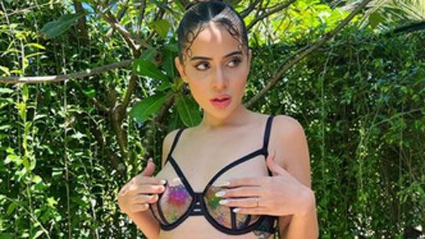 Urfi Javed: ఒంటిపై ఏం లేకుండా బిగ్ బాస్ బ్యూటి.. కండోమ్ లతో కూడా అంటూ షాకింగ్ గా!