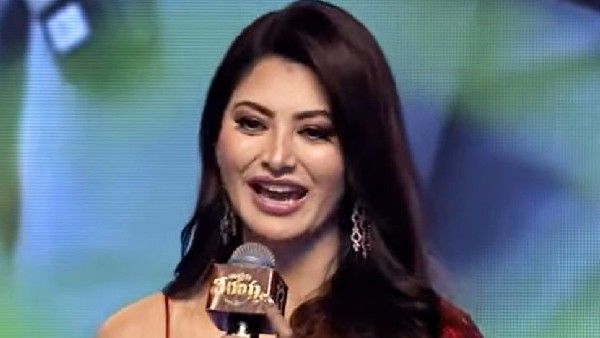 Waltair Veerayya: మీరు నా ఫేవరెట్ హీరో, కానీ అదొక్కటే లోటు.. ఊర్వశీ రౌటేలా కామెంట్స్!