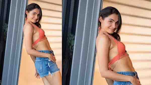Andrea Jeremiah: పొట్టి నిక్కరులో హాట్ సింగర్.. లో దుస్తులు లేకుండా బికినీ కంటే ఘాటుగా..