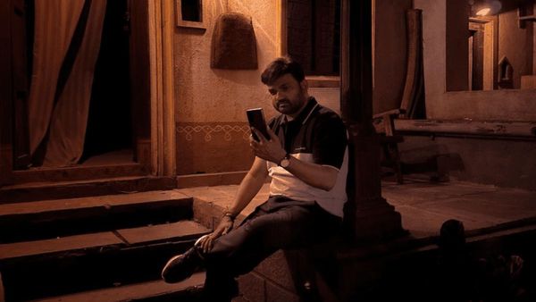 Prabhas మారుతి సినిమా.. లోకేషన్ ఫొటో లీక్.. ఆ ఇంట్లోనే దెయ్యంతో ప్రభాస్!