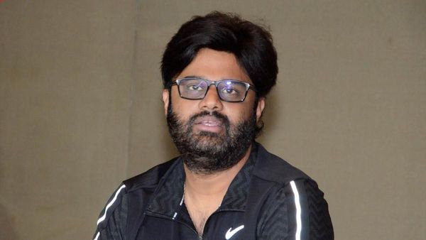 త్రివిక్రమ్ కారణంగానే పవన్ కళ్యాణ్ అలాంటి నిర్ణయాలు.. ఆ కన్ఫ్యూజన్ పై క్లారిటీ ఇచ్చిన నిర్మాత నగవంశీ