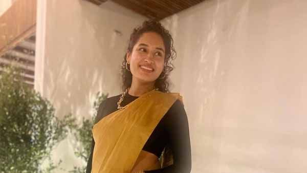 బికినీలో రెచ్చిపోయిన బిగ్ బాస్ బ్యూటీ: గర్భంతో ఊహించని విధంగా హాట్ షో