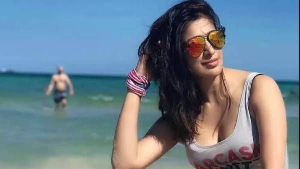 బికినీలో బాలకృష్ణ బ్యూటి హాట్ షో.. వెనక్కి తిరిగి మరి అవి చూపిస్తూ కొంటెగా!