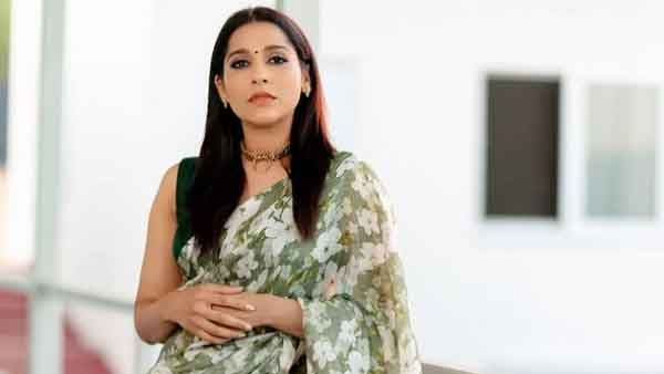 ఉల్లిపొర లాంటి చీరలో రష్మీ: స్లీవ్‌లెస్ బ్లౌజ్‌లో అందాల సునామీ