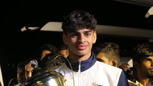 Vedaant Madhavan: గర్వించేలా చేస్తున్న మాధవన్ కొడుకు.. మరో అద్భుతమైన రికార్డు!