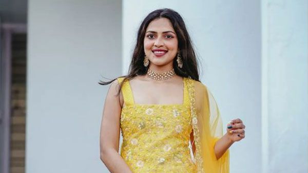 అతి చిన్న బికినీలో అమలా పాల్: సైడ్ నుంచి అసలైనవే చూపిస్తూ రచ్చ