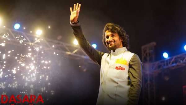 Dasara టాప్ లేపుతుంది.. మహానటిని మించి కీర్తీ సురేష్ ఫెర్ఫార్మెన్స్.. ప్రీ రిలీజ్ ఈవెంట్‌లో నాని