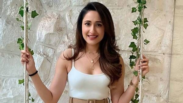 Pragya Jaiswal: ప్యాంట్ విప్పుతూ హీటెక్కించిన ప్రగ్యా.. ఏది చూపించకూడదో అదే చూపిస్తూ..
