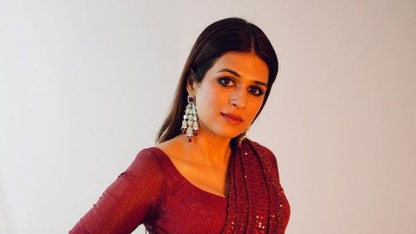 Shraddha Das: బాత్రూంలో టాప్ విప్పేసిన హీరోయిన్.. అసలైనవే చూపిస్తూ!