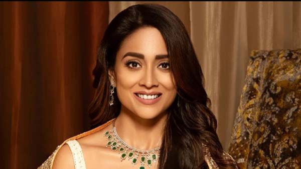 ట్రాన్సపరెంట్ డ్రెస్సులో శ్రీయ హాట్ షో.. లోపలి అందాలు మొత్తం కనిపించేలా!