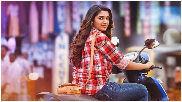 ఉప్పెన హీరోయిన్ కృతి శెట్టి వరుస ఫ్లాప్స్ కు కారణం ఆమె.. అత్యాశకు పోయి.. అసలు ఏం జరిగిందంటే?