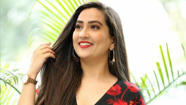 Anchor Manjusha: అతి చిన్న నిక్కరులో మంజూష థైస్ అందాలు.. హాట్ యాంకర్స్‌ అందరూ సైడ్ ఇవ్వాల్సిందే!