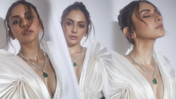 కసి పెంచేలా రకుల్ ఎక్స్‌పోజింగ్: ఎద భాగం మరింత కనిపించేలా ఓవర్‌గా!